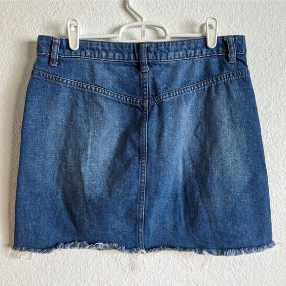 BDG Button Front Frayed Hem Jean Mini Skirt Size Medium - Picture 4 of 8